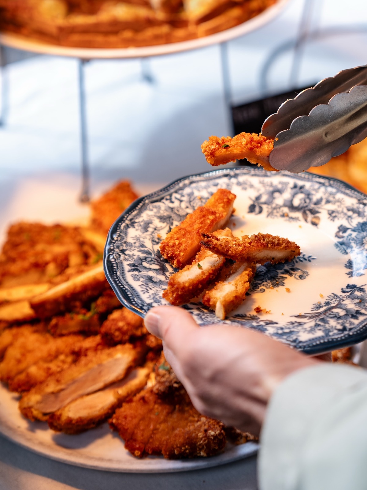 Poulet pané servi au buffet du brunch des Turbines